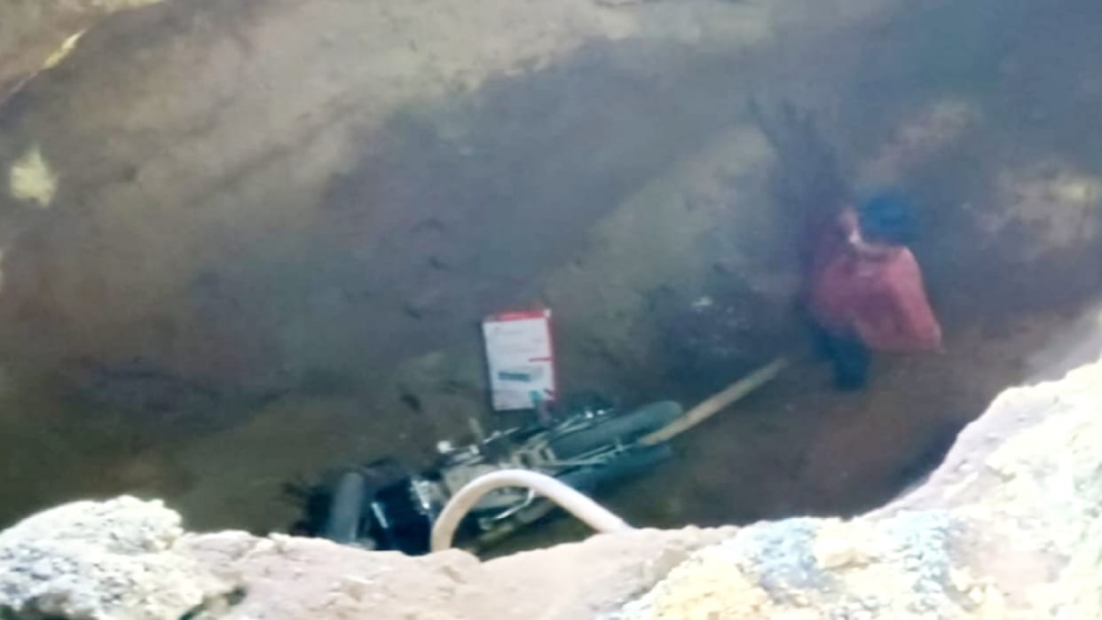 A youth fell into 12 deep pit along with bike, people pulled him out with difficulty in Saharanpur