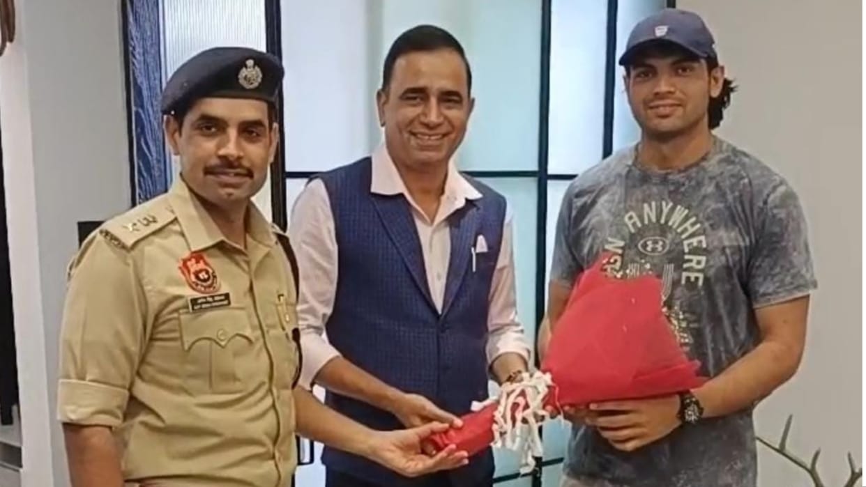 Haryana: DC and SP welcomed Neeraj Chopra at his home