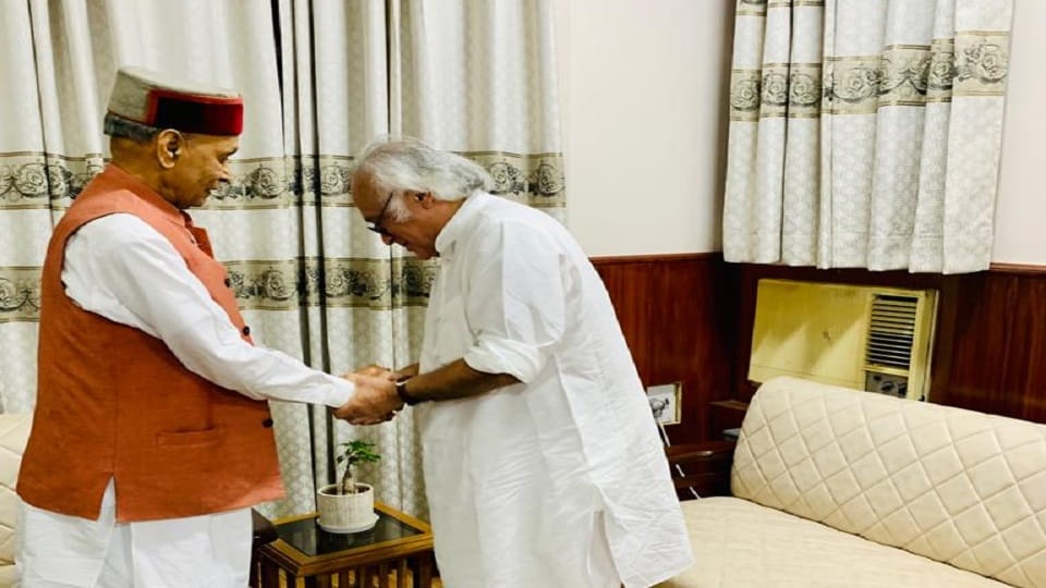 Shimla: Jairam Ramesh meets former Chief Minister Dhumal