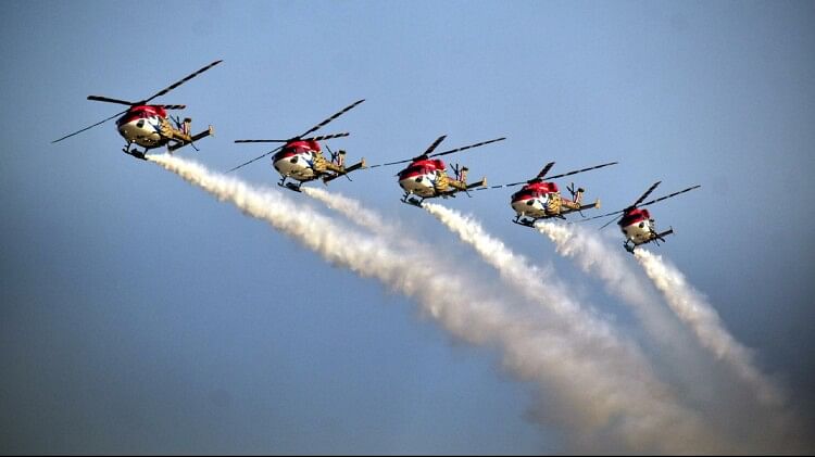 Indian Air Force Day Live: आज वायुसेना दिखाएगी अपना शौर्य, संगम पर गरजेंगे लड़ाकू विमान, IAF प्रमुख पहुंचे