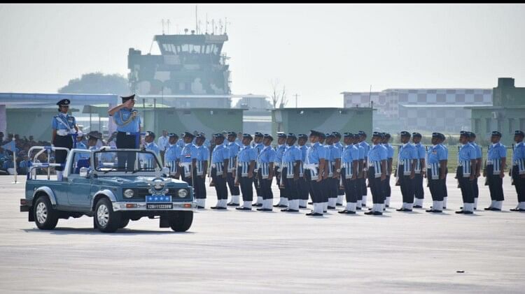 Air Force Day : पैरा ग्लाइडर ने 360 डिग्री हवा में चक्कर लगाया, जबर्दस्त करतब देखकर रोमांचित हुए लोग