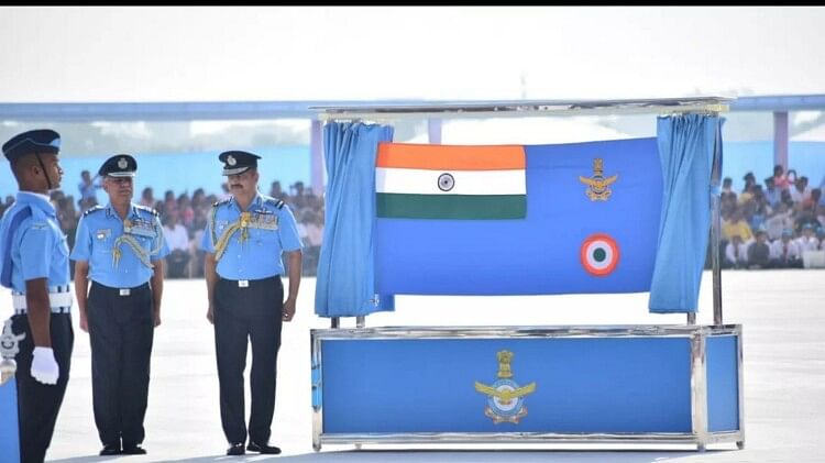 Air Force Day : वायु सेना ने 72 वर्ष बाद बदला अपना झंडा, नए झंडे में यह हुआ है बदलाव