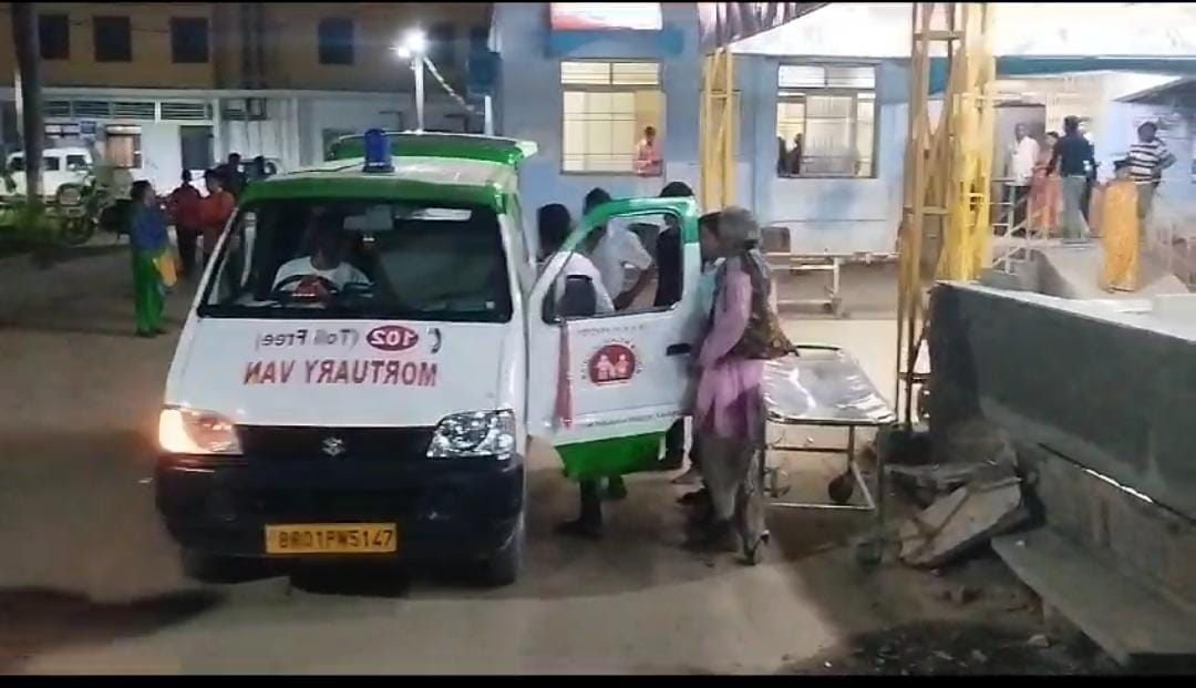 Bihar News : 30 year old youth died due to non-availability of government ambulance.death from dengue