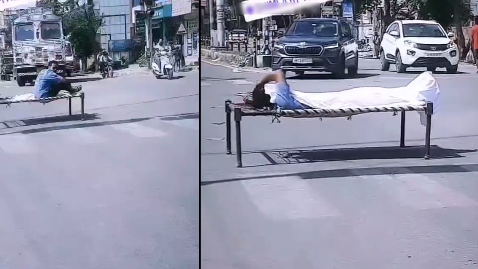 Dehradun News Two Youth Arrested for making reels by laying Cot at intersection Video Viral