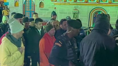 CM Yogi Adityanath visited Badrinath-Kedarnath offered Pitru Tarpan at Brahma Kapal met army personnel at Mana