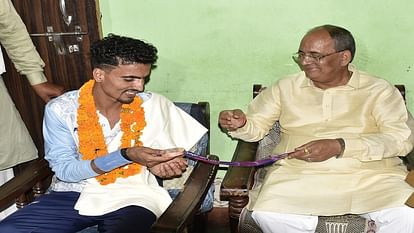 Etah MP meets bronze medalist Gulveer Singh