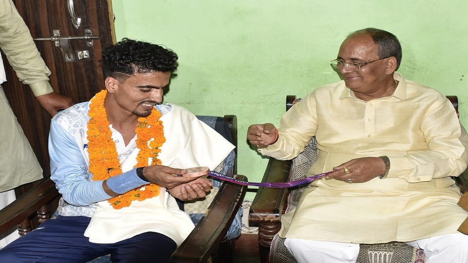 Etah MP meets bronze medalist Gulveer Singh