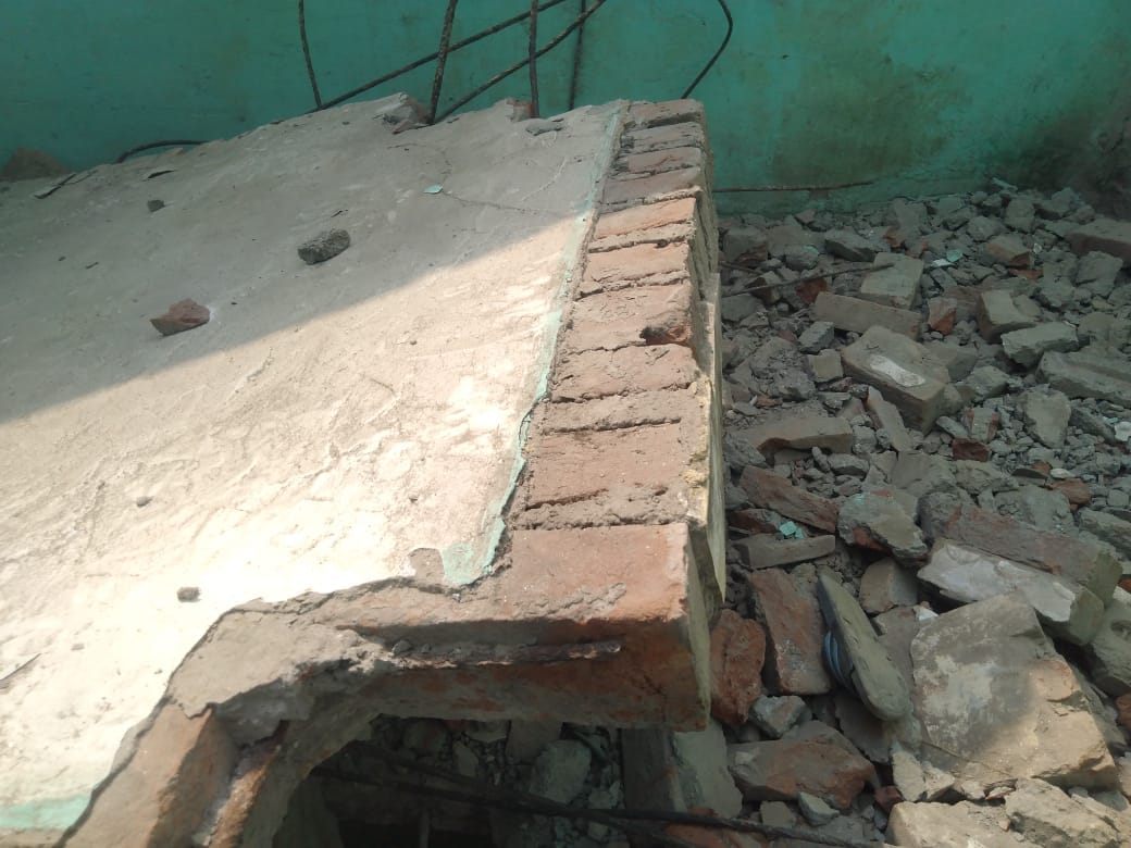 Big accident in Muzaffarnagar: House collapsed while breaking linter, owner died, son injured