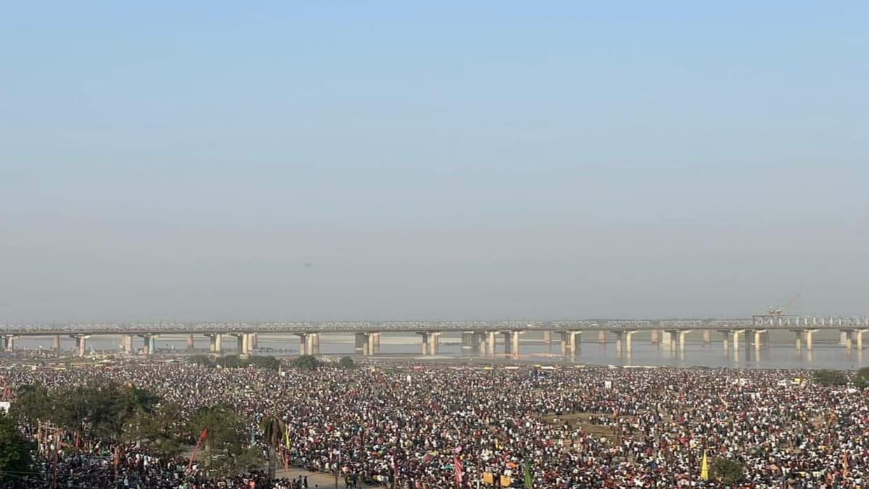 Prayagraj Air Show: All estimates ruined, every road leading to Sangam jammed