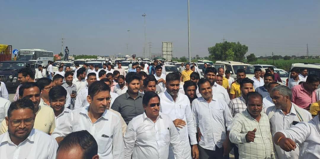 lathi charge: people of Gurjar community Meerut including SP leader Atul Pradhan marched on Jantar Mantar