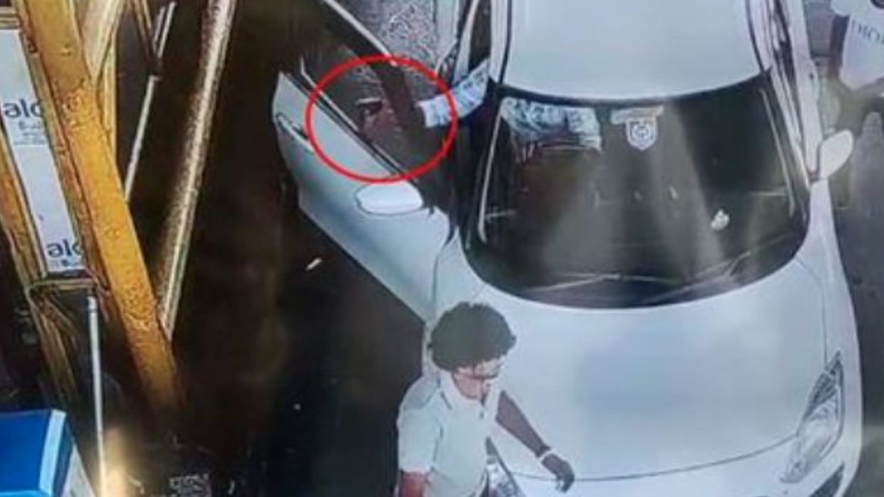 Sonipat: Youths riding a car firing at Bhigan toll plaza