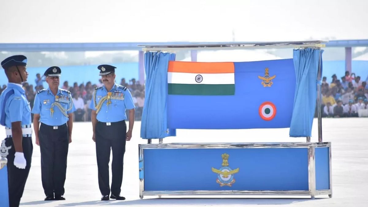 Air Force Day: Air Force Changed Its Flag After 72 Years, This Is The  Change - Amar Ujala Hindi News Live - Air Force Day :वायु सेना ने 72 वर्ष  बाद बदला