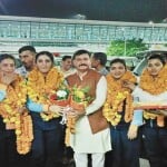 बेटियों का दिल्ली पहुंचने पर जोरदार स्वागत