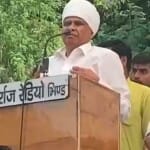 कांग्रेस नेता फूल सिंह बरैया ने मंच से एसपी-कलेक्टर को चेतावनी दी है।