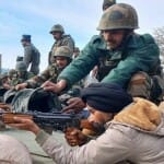 ग्राम सुरक्षा गार्ड को हथियार प्रशिक्षण देते हुए (फाइल)