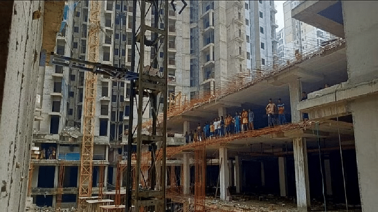 accused in accident due to lift collapse at the construction site of Amrapali Dream Valley Phase-2 are abscond