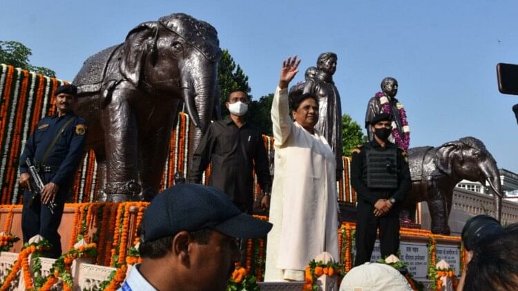 बोलीं मायावती: भाजपा-कांग्रेस में लगी है ओबीसी हितैषी बनने की होड़, विरोधी दे रहे हैं कांशीराम को श्रद्धांजलि