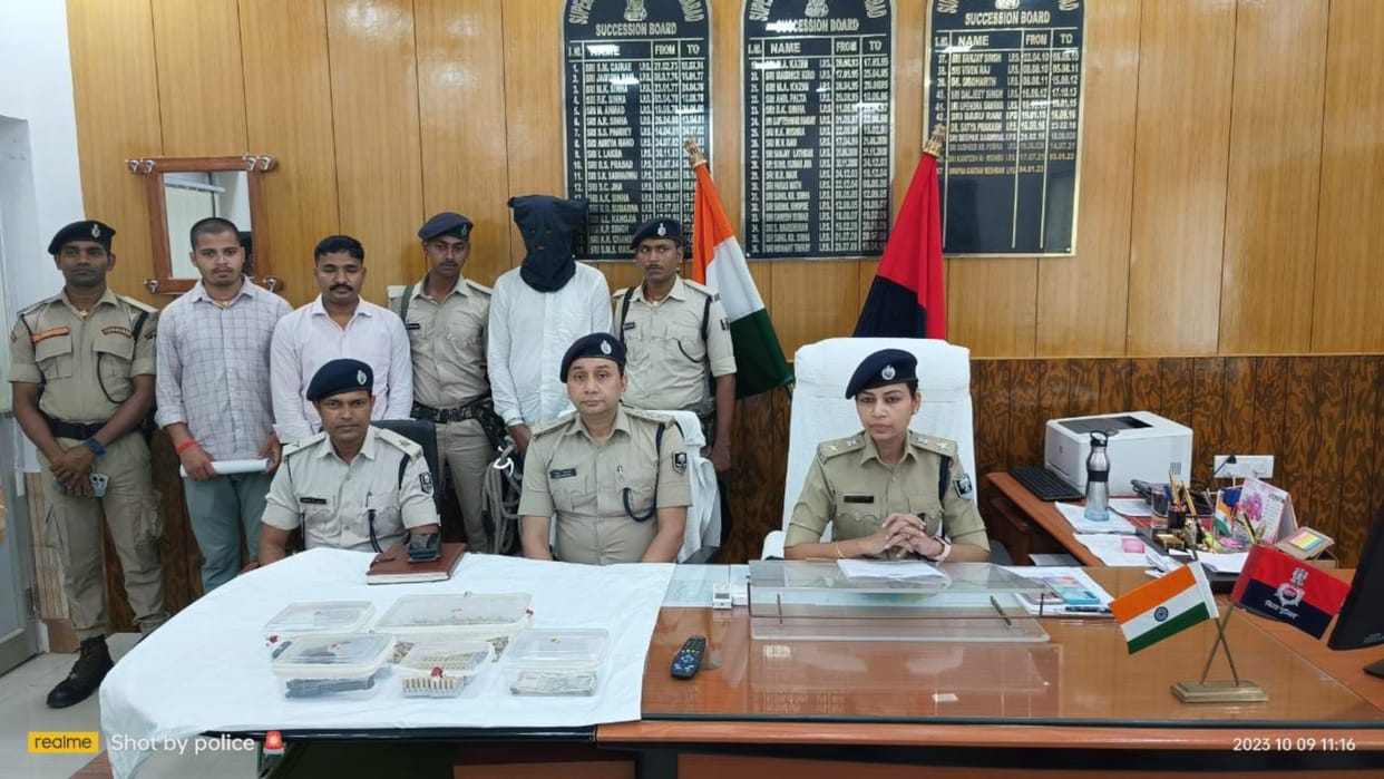 Big dealer of illegal arms arrested in Aurangabad; Seven hundred cartridges and foreign pistol found in car