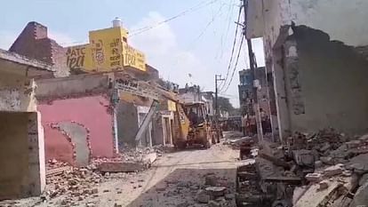 200 shops were demolished with bulldozer in Dataganj Budaun