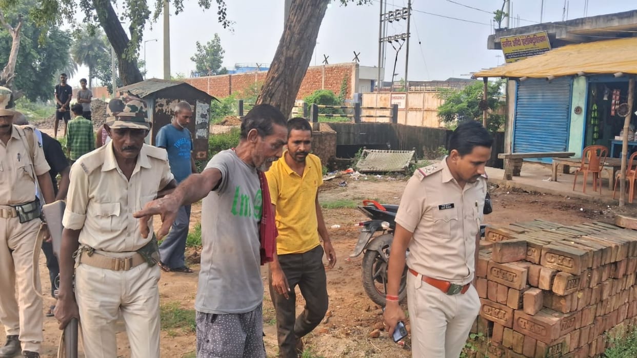 Firing on truck loaded with gas cylinders near gas bottling plant in Banka, criminals escaped with bike