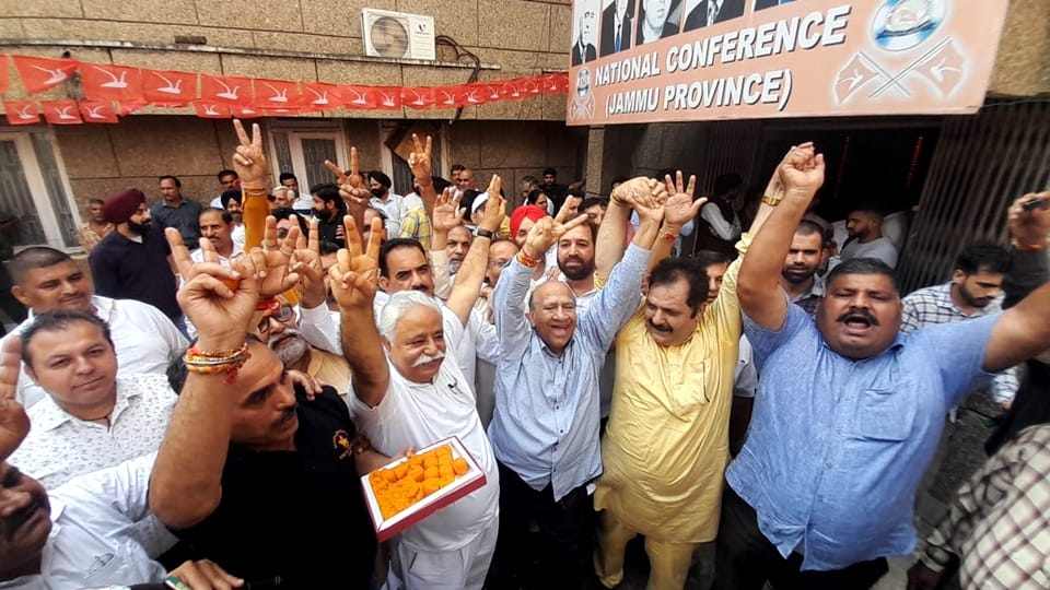 ladakh: National Conference and alliance wins 22 seats in kargil election supporters distributing sweets