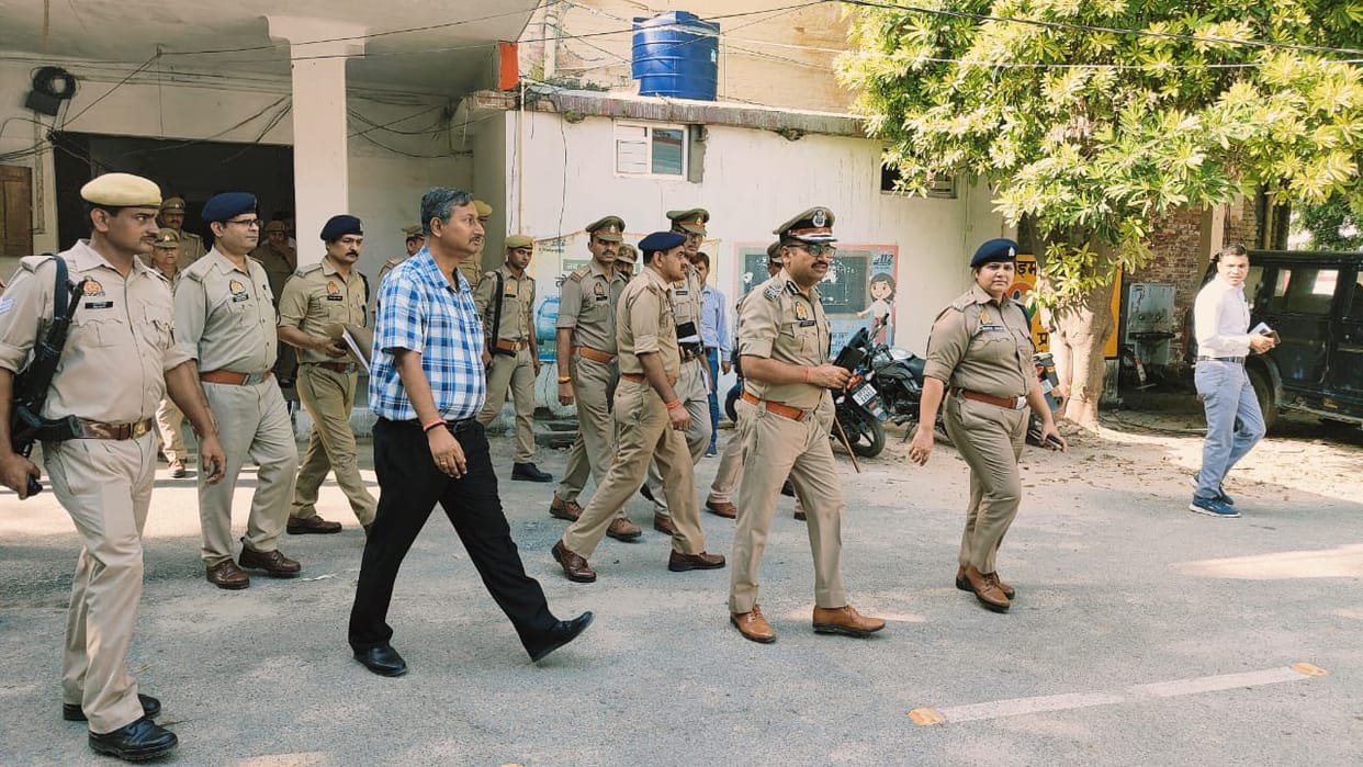 Negligence of Kanpur Police, Files of Commissioner office found in garbage heap, Police Commissioner reprimand