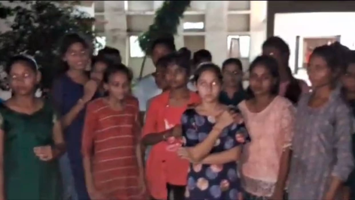 Khargone: On asking for permission to go to coaching, the warden pulled his hair, hit his head on the wall