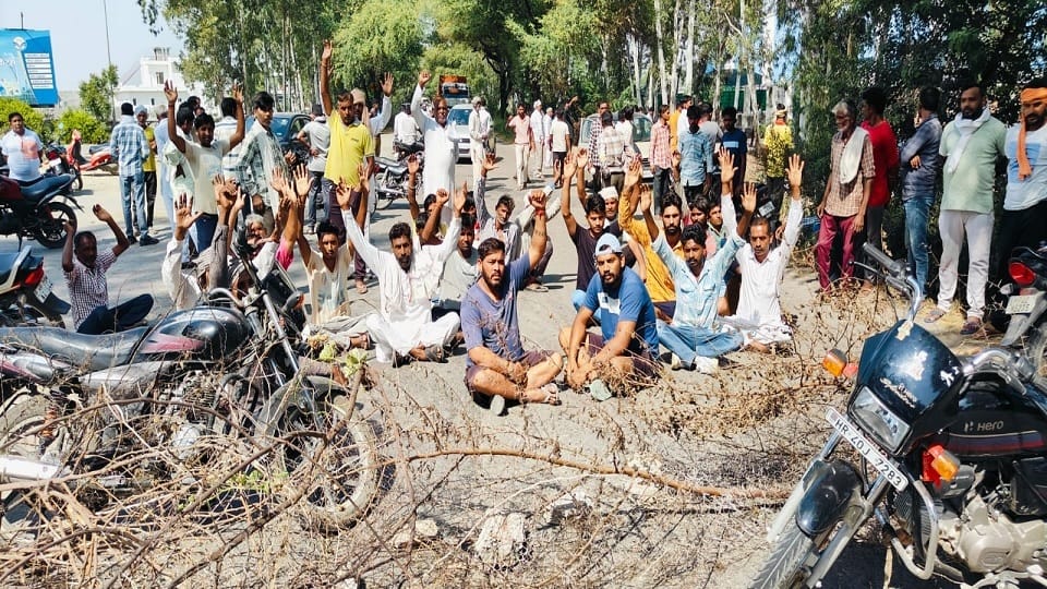 Two youths died in road accident in Karnal, people angry with police action created jam