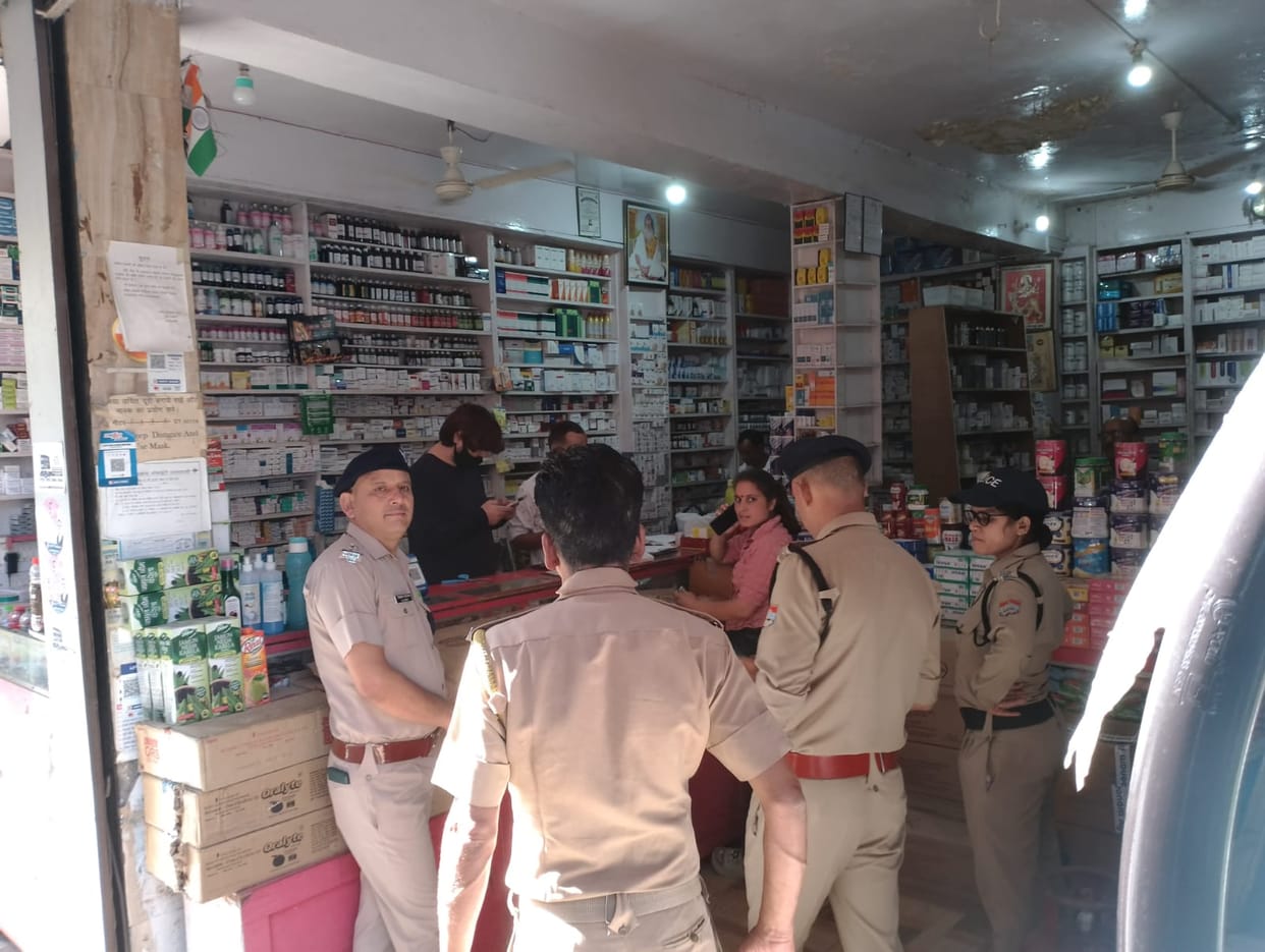 Uttarkashi News police team raided medical stores On information about drugs