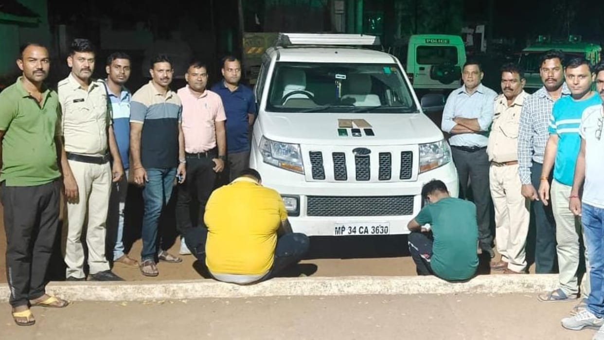 Damoh News: Betting on cricket match was being done in moving car, accused caught with the help of cyber cell