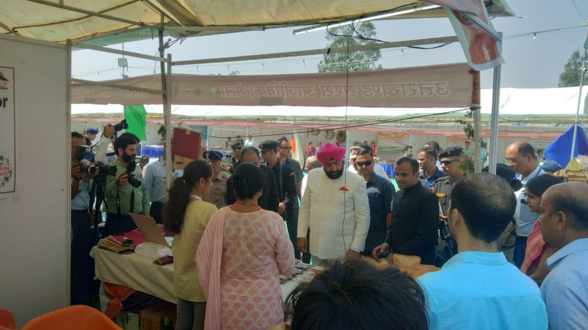 Uttarakhand Governor Gurmeet Singh Visited Rishikesh Saras Mela got information about organic products