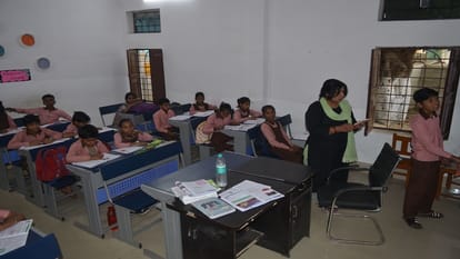 claims to have smart classes in all council schools of bareilly