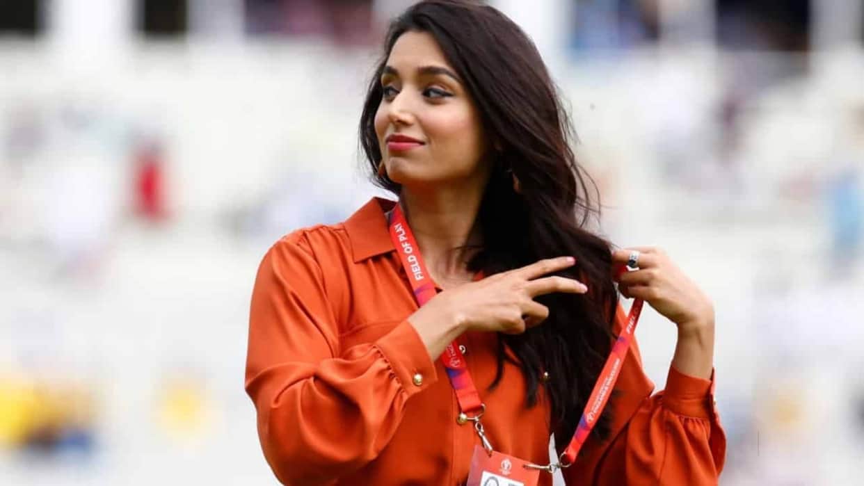 Pakistan anchor zainab abbas thrown out of World Cup controversy over tweet against India deported