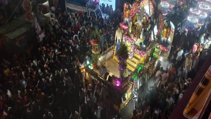 taken out in historic Rambarat live coverage in Agra Various tableaux being became center of attraction