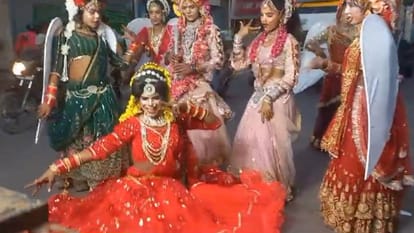 taken out in historic Rambarat live coverage in Agra Various tableaux being became center of attraction