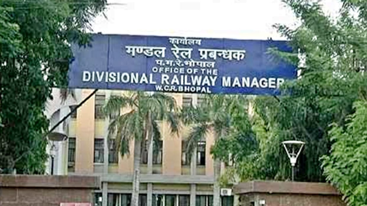 Railway News Due to non-interlocking work between Budni and Barkheda these trains will remain canceled