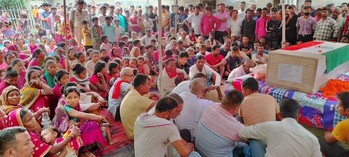 Bihar News : CRPF jawan dies in Chhattisgarh, family refuses to accept body in bettiah
