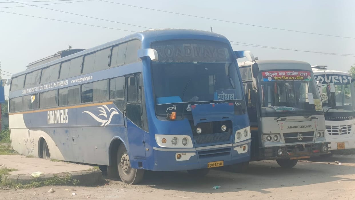 Driver who climbed onto roof of bus to unload goods died due to electrocution in Gaya