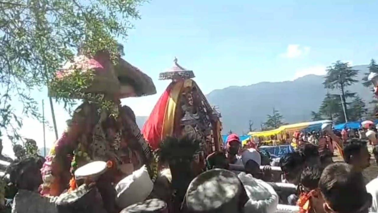 Grand meeting of God Narayan and Chaplandu Nag in Chaplandi fair, dance was also the center of attraction