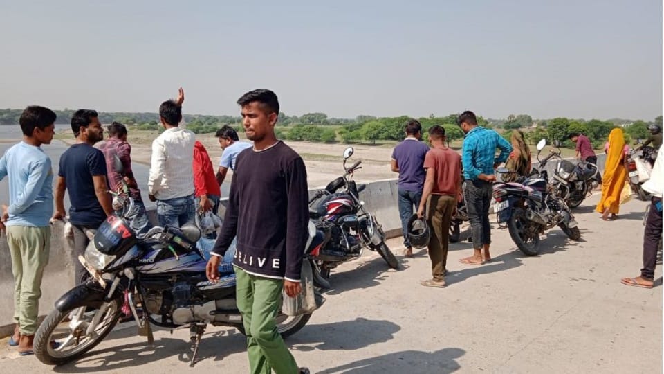 Hosiery businessman in Firozabad made video call to his brother then jumped into Yamuna