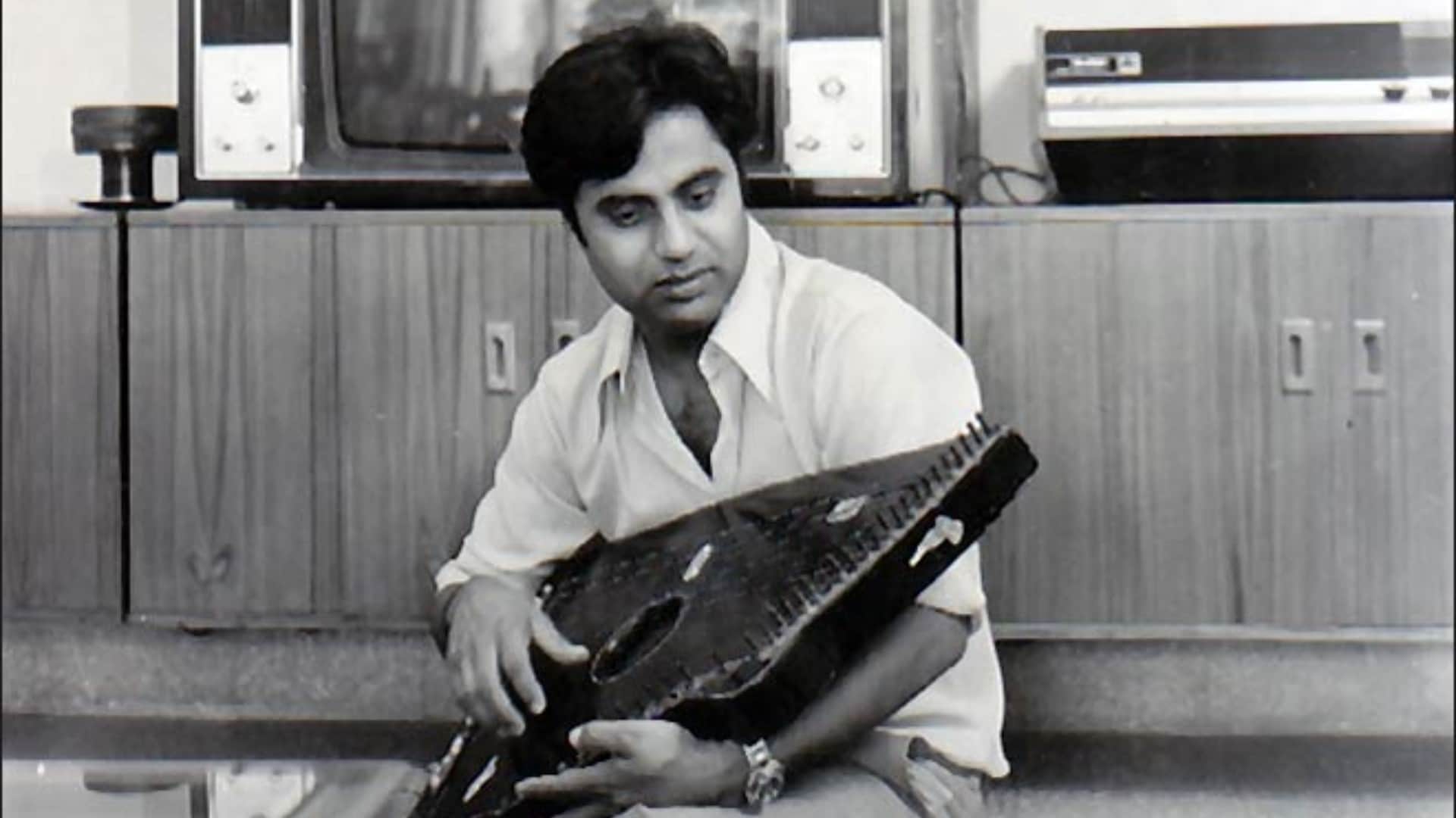 ghazal samrat Jagjit Singh birth anniversary know about famous singer life and career in story