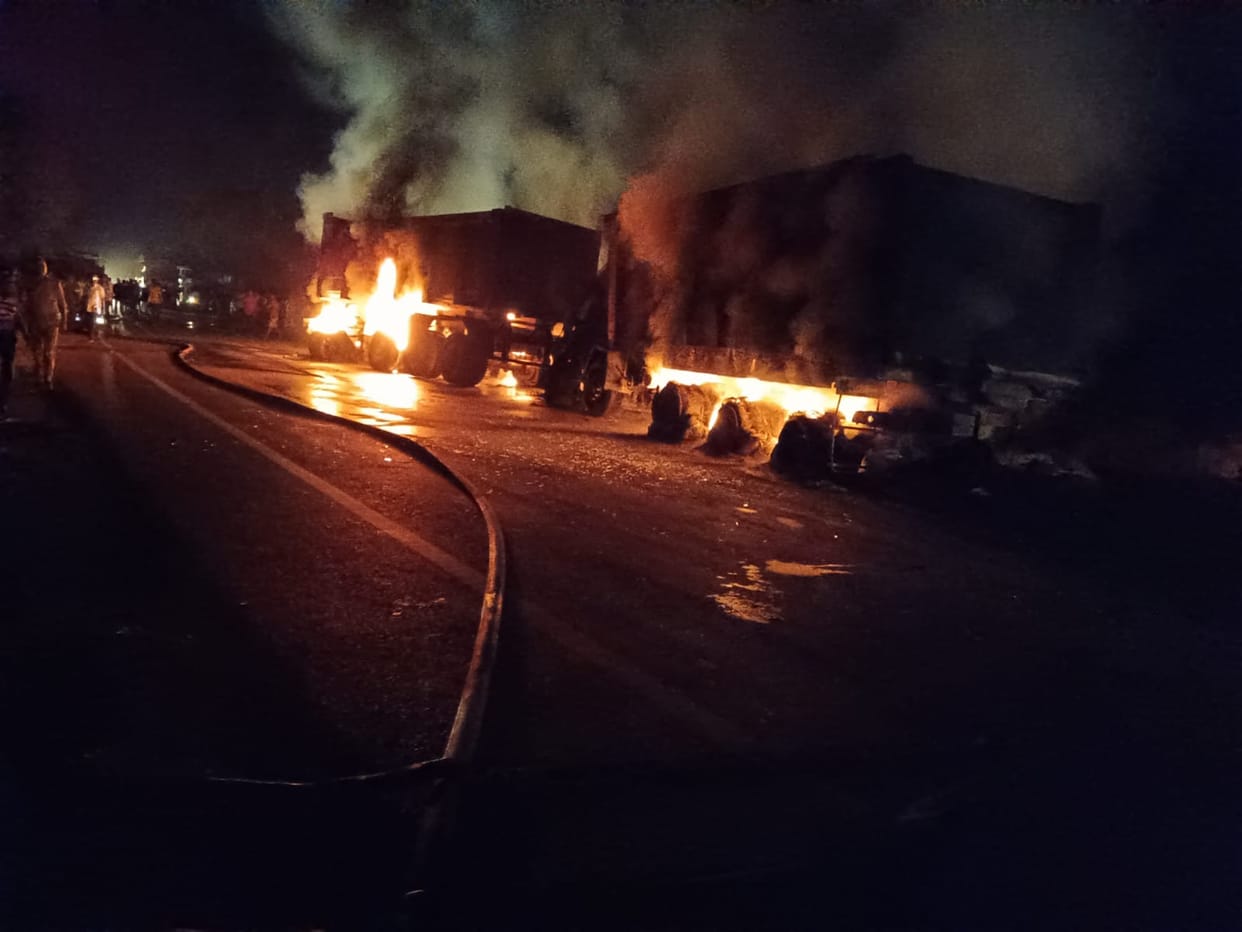 Kanpur Accident, Two dumpers collided, fire broke out, driver burnt to death, two fire engines brought it unde