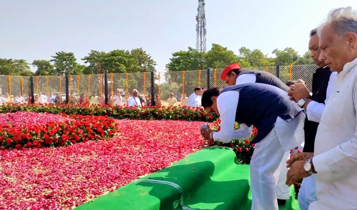 Akhilesh Yadav paid tribute to Netiji, wrote on social media Those who reside in the hearts of the people