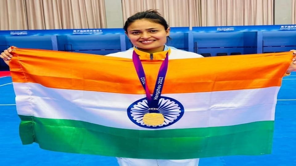 Story of sacrifice and passion, Father left his job and taught Kabaddi to children, daughter win medal