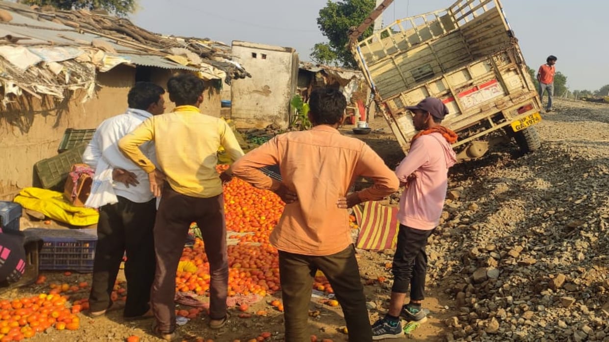 Khandwa News Speed wreaks havoc on tribal house son-in-law sleeping outside dies six people injured