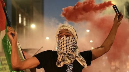 Israeli and Palestinian supporters clashed in London Rishi Sunak called hamas supporters as terrorists