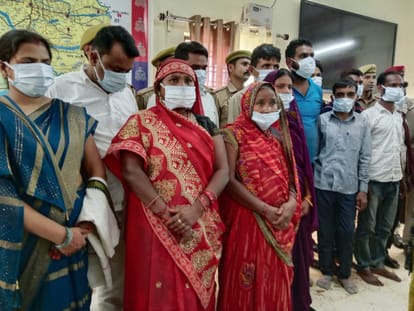 Human trafficking gang busted: Daughters of poor families were traded, 13 smugglers including four women arres