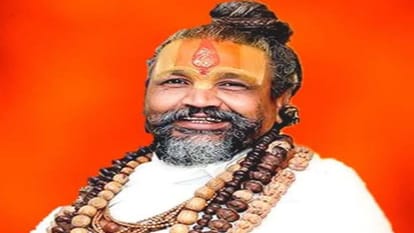 कंप्यूटर बाबा पहुंचे उज्जैन