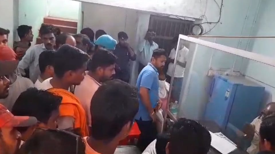 परिजनों ने किया हंगामा