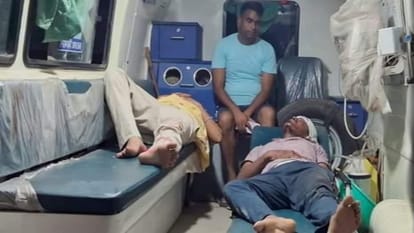 Police car chasing liquor mafia in Saran overturned in canal; Five police personnel injured